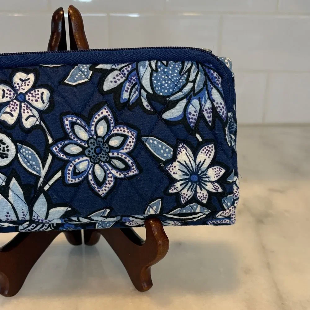 Vera Bradley Wallet Wristlet Crossbody Tropics Tapestry RFID Protection -Retired